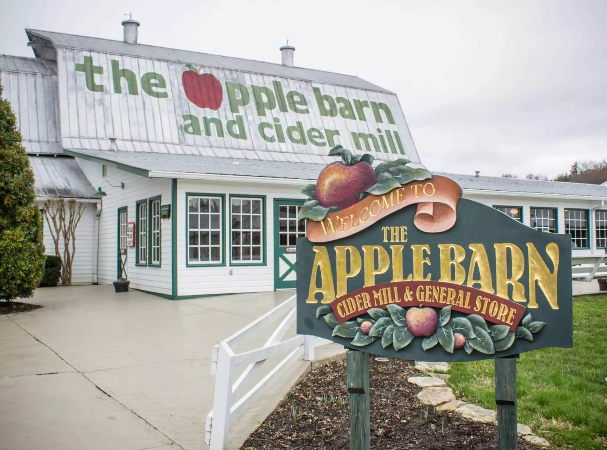 3 Places You Can Visit At The Apple Barn In Sevierville Tn