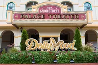 Dollywood sign in front of Showstreet Palace Theater