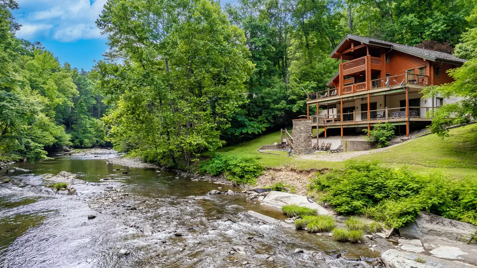 Ogle Lodge on the River