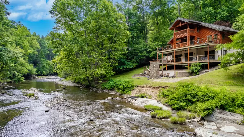 Ogle Lodge on the River