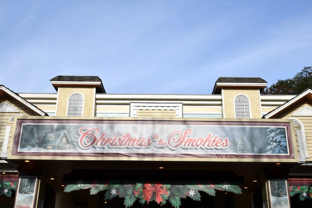 Christmas in the Smokies sign at Dollywood's Smoky Mountain Christmas