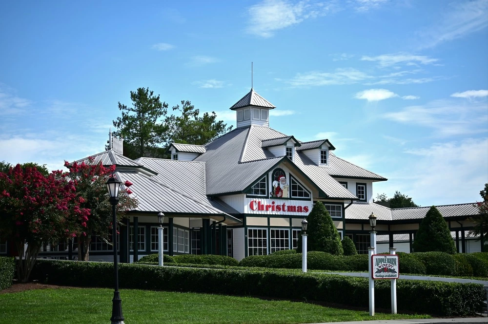 Christmas and Candle Shop at The Apple Barn