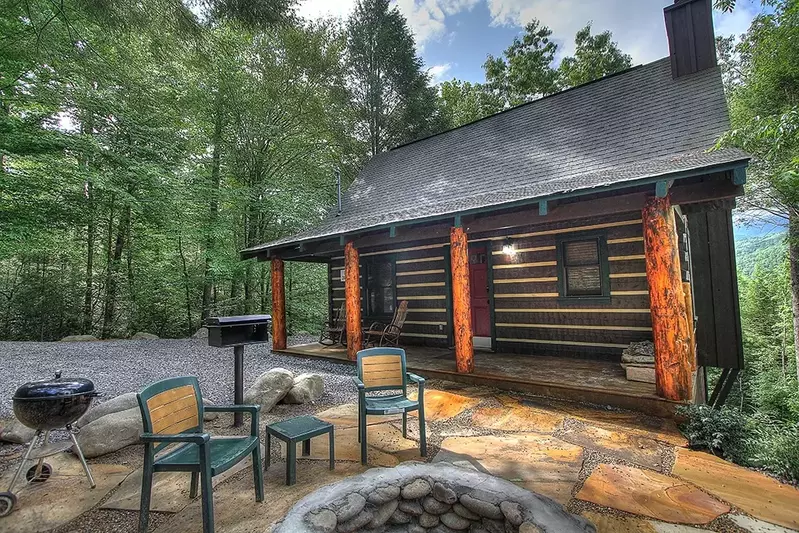 Bear Crossing romantic cabin