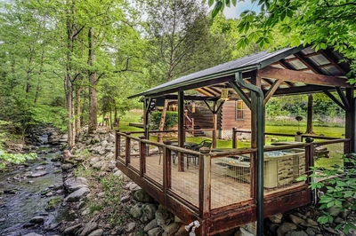 little bear creek is one of the Cabins Near Downtown Gatlinburg Close to a Creek